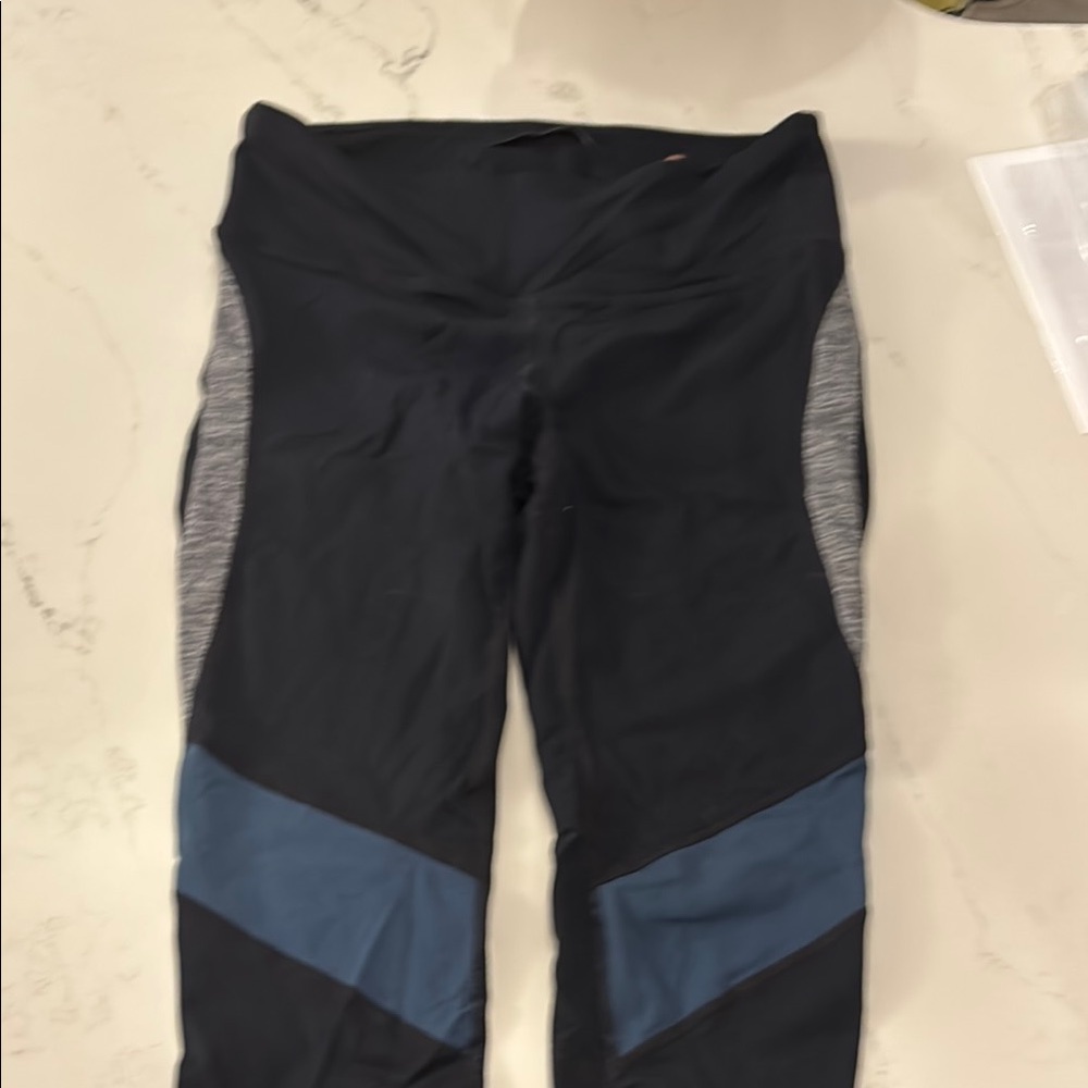 Womens Black Athletic Crop Top and Leggings Set - Picture 5 of 7